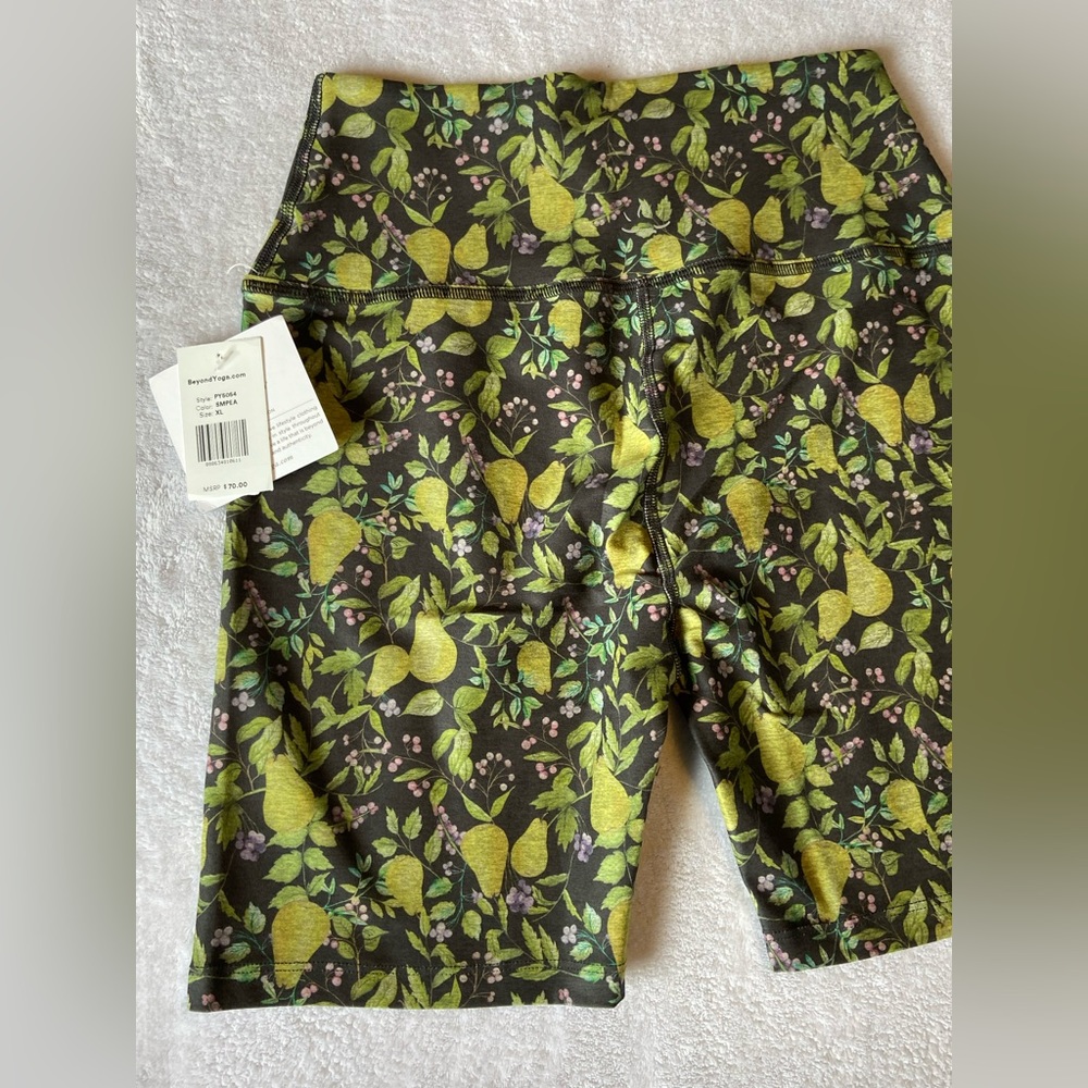 NWT 🍐Beyond Yoga Shorts♠️ - Picture 5 of 5